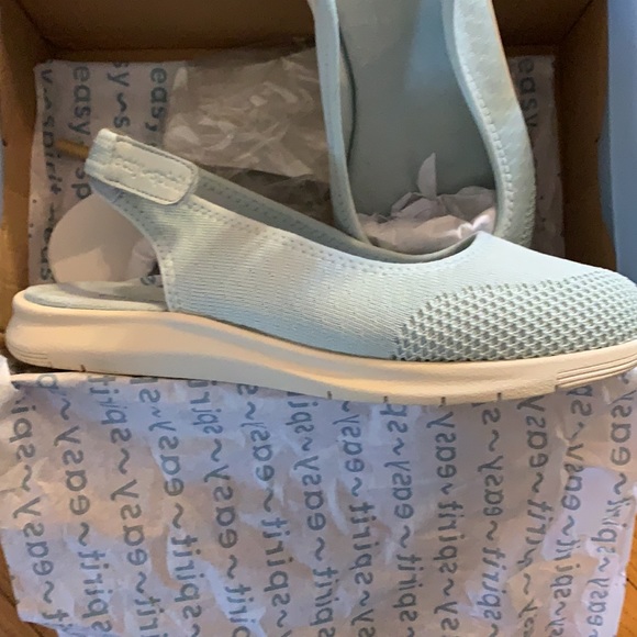Easy Spirit NIB Light Blue Size 8 W Walking Shoe - Picture 2 of 5